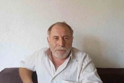 Sıcaktan bunaldı, yağmuru fırsat bilip adeta banyo yaptı
