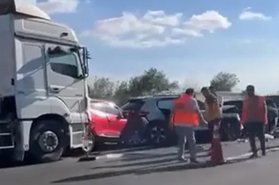 Anadolu Otoyolu’nda 12 araç birbirine girdi: 6 yaralı
