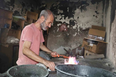 Hem kalaycı hem şair
