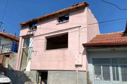 Uşak’ta metruk yapılar yıkılıyor

