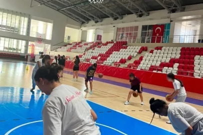 Koruma altındaki çocuklara basketbol eğitimi
