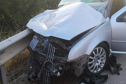 Otomobil ile yolcu otobüsü çarpıştı: 1 ölü
