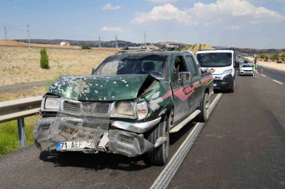 Kamyonet ile hafif ticari araç çarpıştı: 5 yaralı
