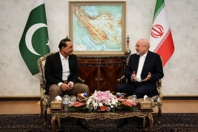 Pakistan Genelkurmay Başkanı Munir, Tahran’da İran Meclis Başkanı Galibaf ile bir araya geldi
