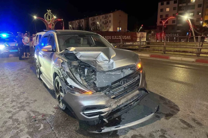 Uşak’ta iki otomobil çarpıştı: 2’si çocuk, 6 yaralı
