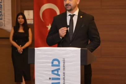 Başkan Sinlenmez: "Eskişehir iş dünyasına derhal can suyu verilmelidir"
