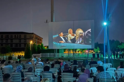 Kartepe’de açık havada sinema keyfi
