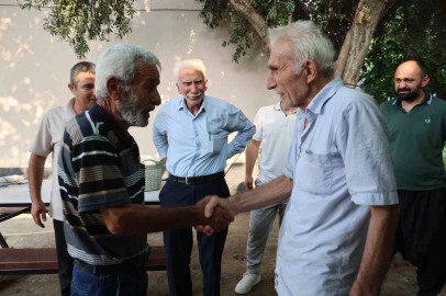 Yaşlı adamlardan örnek davranış
