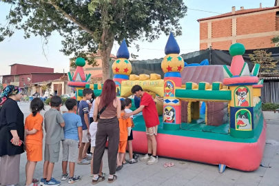 Sarıgöl’de çocukların yüzü şenlikle güldü
