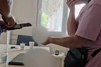 Hayatını kaybeden babasının hediyesini kaybetti, bulununca sözleri duygulandırdı
