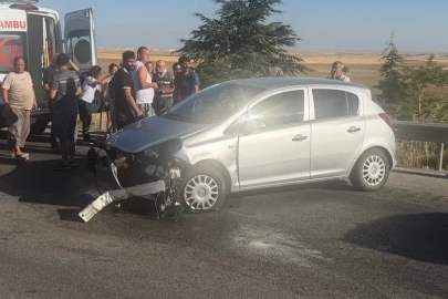 Lastiği patlayan araç bariyerlere girdi: 1’i çocuk 3 yaralı
