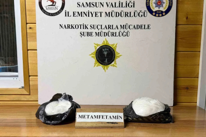 Narkotik köpeği Şila valizdeki 1 kilo 900 gram metamfetamini buldu
