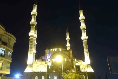 Mevlid Kandili’nde Abdülhamid Han Camii doldu taştı
