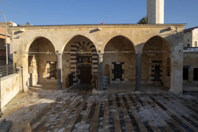 Depremde hasar gören iki tarihi cami Mevlid Kandili’nde yeniden ibadete açılıyor
