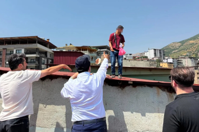 Türkiye’yi gezen "İntiharkolik" yine sahnede: 242’nci intihar girişimini Şemdinli’de denedi
