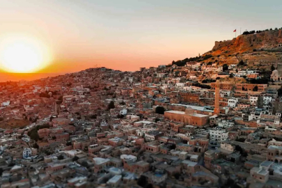 Mardin’in tarihi mekanları izleyenleri kendinden geçirdi
