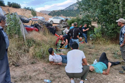 Sivas’ta traktör şarampole devrildi: 4 yaralı
