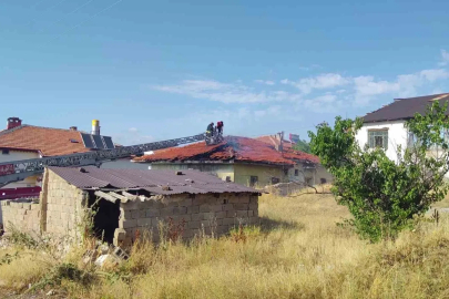 Şarkışla’da müstakil evde yangın: 1 kişi dumandan etkilendi
