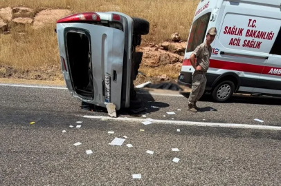 Mardin’de hafif ticari araç takla attı: 1 ölü, 1 yaralı
