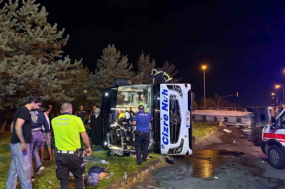 Kayseri’de yolcu otobüsü yakıt tankeri ile çarpıştı, yaralılar var.
