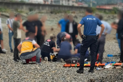 Rize’de dalgalara kapılan 2 kardeşten 1’i hayatını kaybetti, diğeri aranıyor
