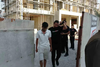 Çatıya çıkan işçi para hesabına yatınca aşağıya indi

