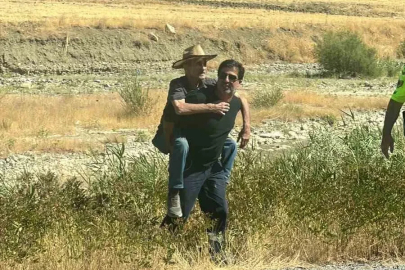 Araç dere yatağına savruldu, yaralının yardımına çevredekiler koştu
