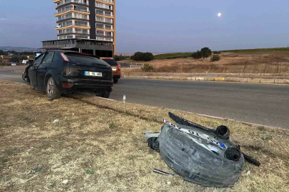 Uşak’ta otomobil refüje çıktı: 2 yaralı
