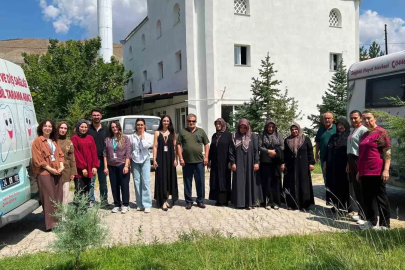 Sağlık ekipleri Yurtbaşı Mahallesi’nde vatandaşlarla buluştu

