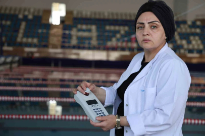 Türkiye’de tek olan kimyager Derya Çambay Elazığ havuzlarını ulusal standartlarda tutuyor

