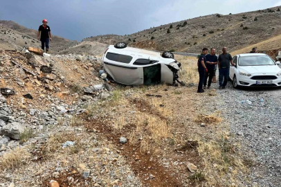 Hafif ticari araç takla attı: 6 yaralı
