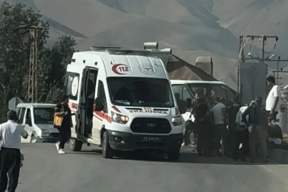 Yüksekova’da iki araç çarpıştı: 4 yaralı
