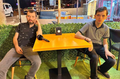 Otizmli ve zihinsel engelli ikiz kardeşlerin hafızası görenleri şaşırtıyor
