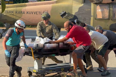 Paraşüt kazasında hayatını kaybeden iki kişinin cenazesi hastaneye getirildi
