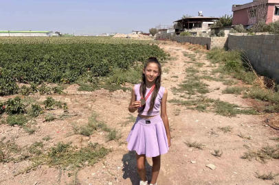 ’Bir çocuk benim gibi hızlı koşmak ister’ diyen 11 yaşındaki Süreyya, asfalt ve toprak yollarda antrenman yapıyor
