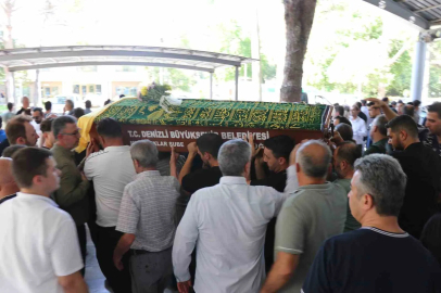 Denizli’de otomobilin çarptığı kadın son yolculuğuna uğurlandı
