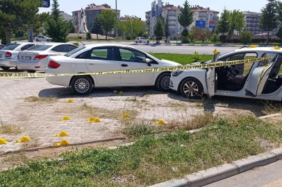 Otogarda karşılaşan husumetlilerin kavgası kanlı bitti: 2 yaralı
