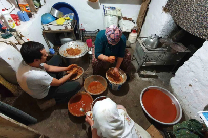 Kışlık lezzetler şimdiden hazır ediliyor
