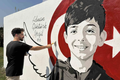 Okul saldırısında hayatını kaybeden Adnan’ın portresi memleketinde duvara çizildi

