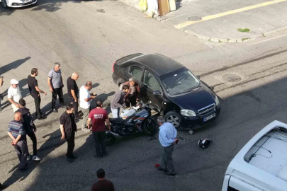Kars’ta ilginç kaza: Otomobil ile motosiklet çarpıştı, sürücü motosikletini bırakıp kayboldu
