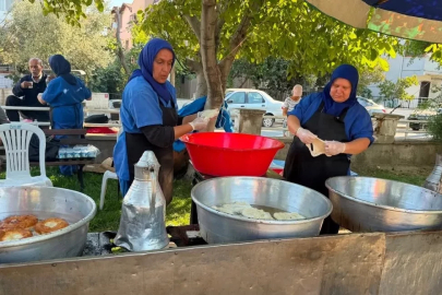 Burhaniye’de geleneksel lokma hayrı yapıldı
