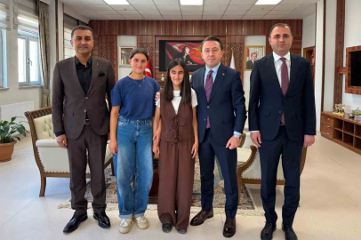 Kaymakam Hülür, YKS’de Türkiye 3.320’ncisi olan görme engelli öğrenciyi kabul etti
