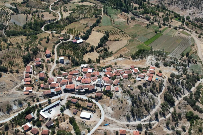 Demirci’de konforlu ulaşım için 45 kilometrelik yol yenileniyor
