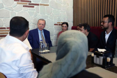 Cumhurbaşkanı Erdoğan, İstanbul’da esnafı ziyaret etti
