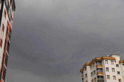 Adana’da ceviz büyüklüğünde dolu yağışı
