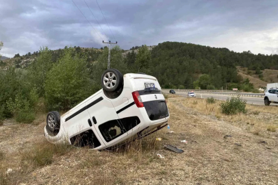 Kastamonu’da hafif ticari araç takla attı: 4 yaralı
