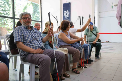 Başkan Çerçioğlu’ndan görme engelli vatandaşlara beyaz baston desteği
