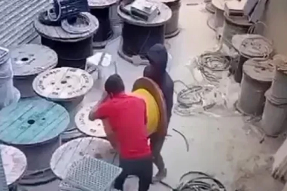 Konteynerlerden kablo vurgunu yaparken kameralara yakalanan suç makineleri tutuklandı
