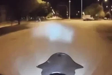 Erzincan’da iki motosikletin çarpışma anı kask kamerasına yansıdı
