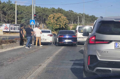 Eskişehir’de 3 aracın karıştığı kazada hasar oluştu
